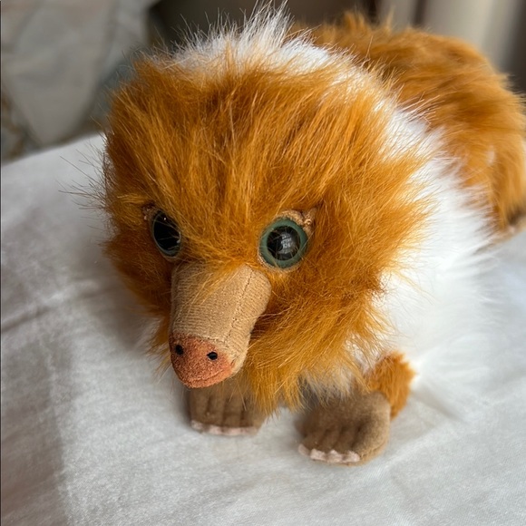 Universal Other - Niffler from Harry Potter - Crimes of the Grindelwald - Brown and White